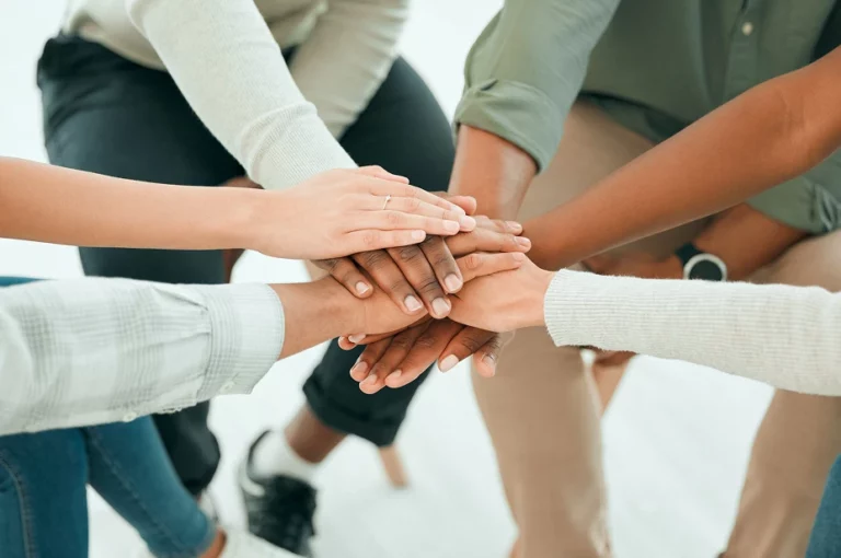 Saúde mental tratada com humanização, transdiciplinaridade e cuidados centrados no paciente